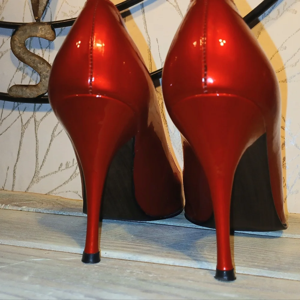 Vintage Y2K Stuart Weitzman Red Patent Leather High Heels.